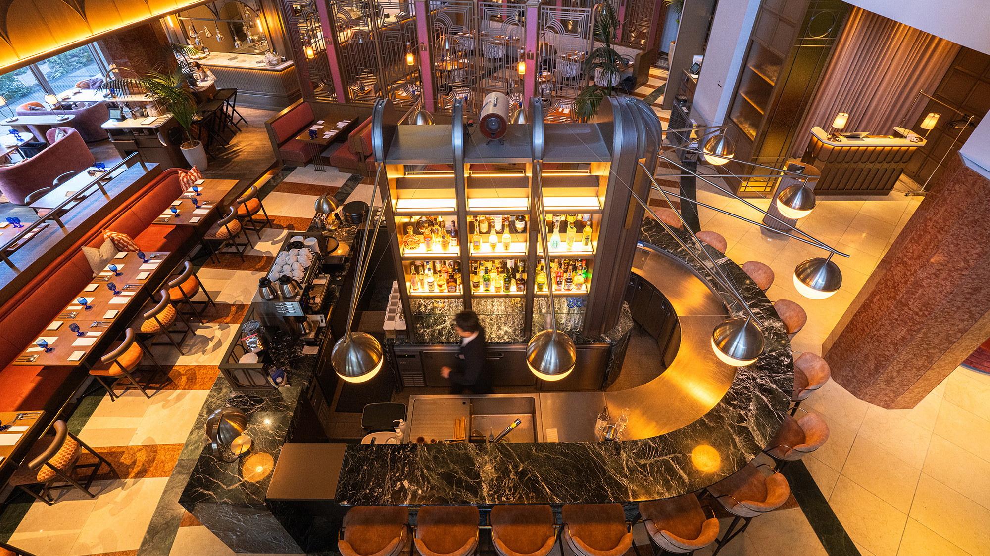 【MAIN DINING "sereno" 】大人の時間を楽しむ上質なバーカウンター