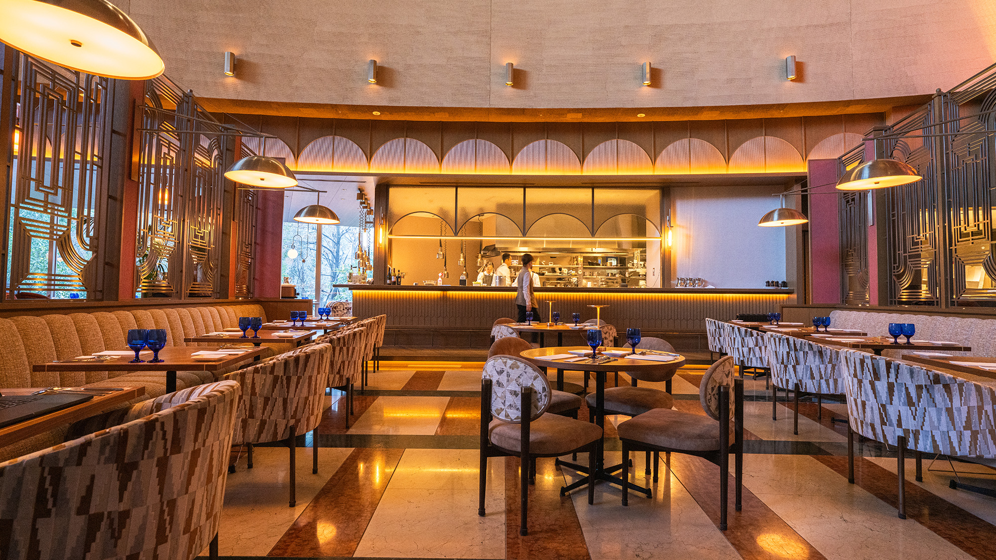 【MAIN DINING "sereno" 】ビジネス会食や記念日にもぴったりの上品な空間