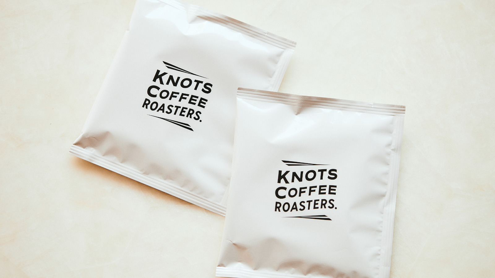 【KNOTS COFFEE ROASTERS】こだわりの自家焙煎コーヒーをホテルで楽しむ