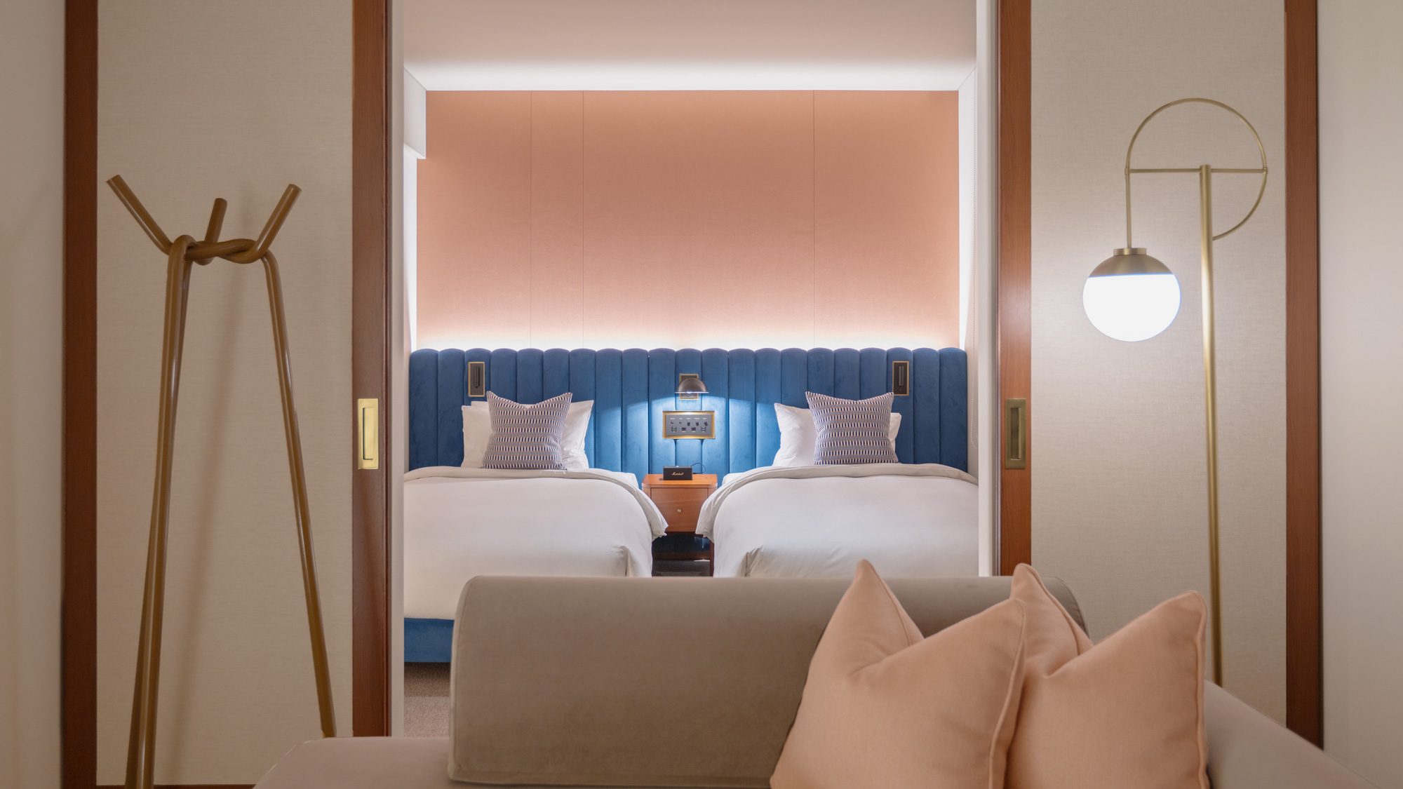 【コーナースイート 43㎡】新都心のビル群や人気の線路を眺む最も広いツインルーム