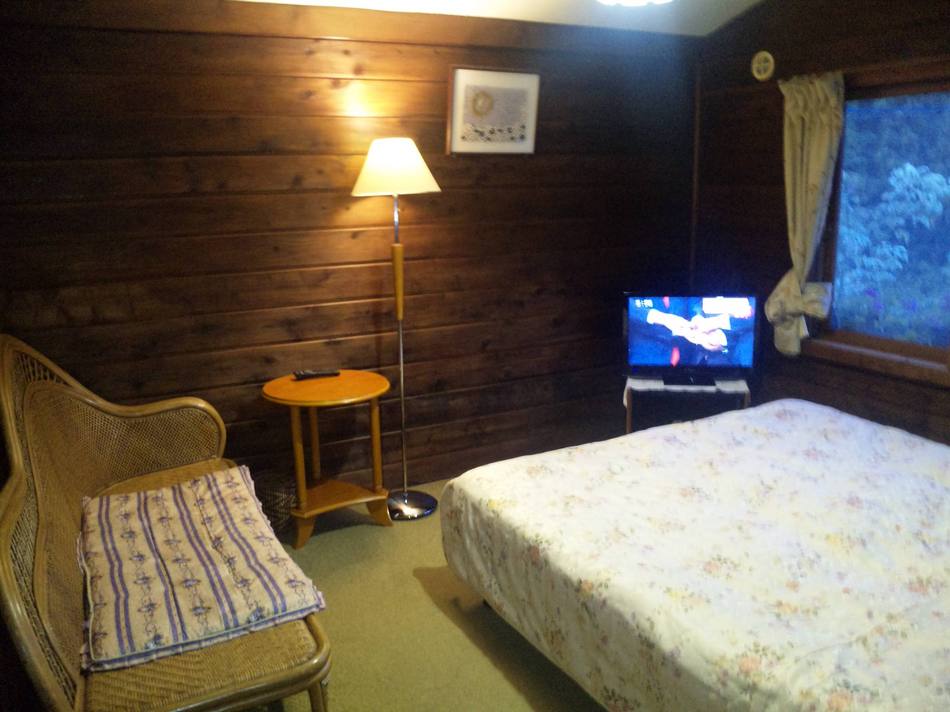 An example of a guest room with a soft wood scent