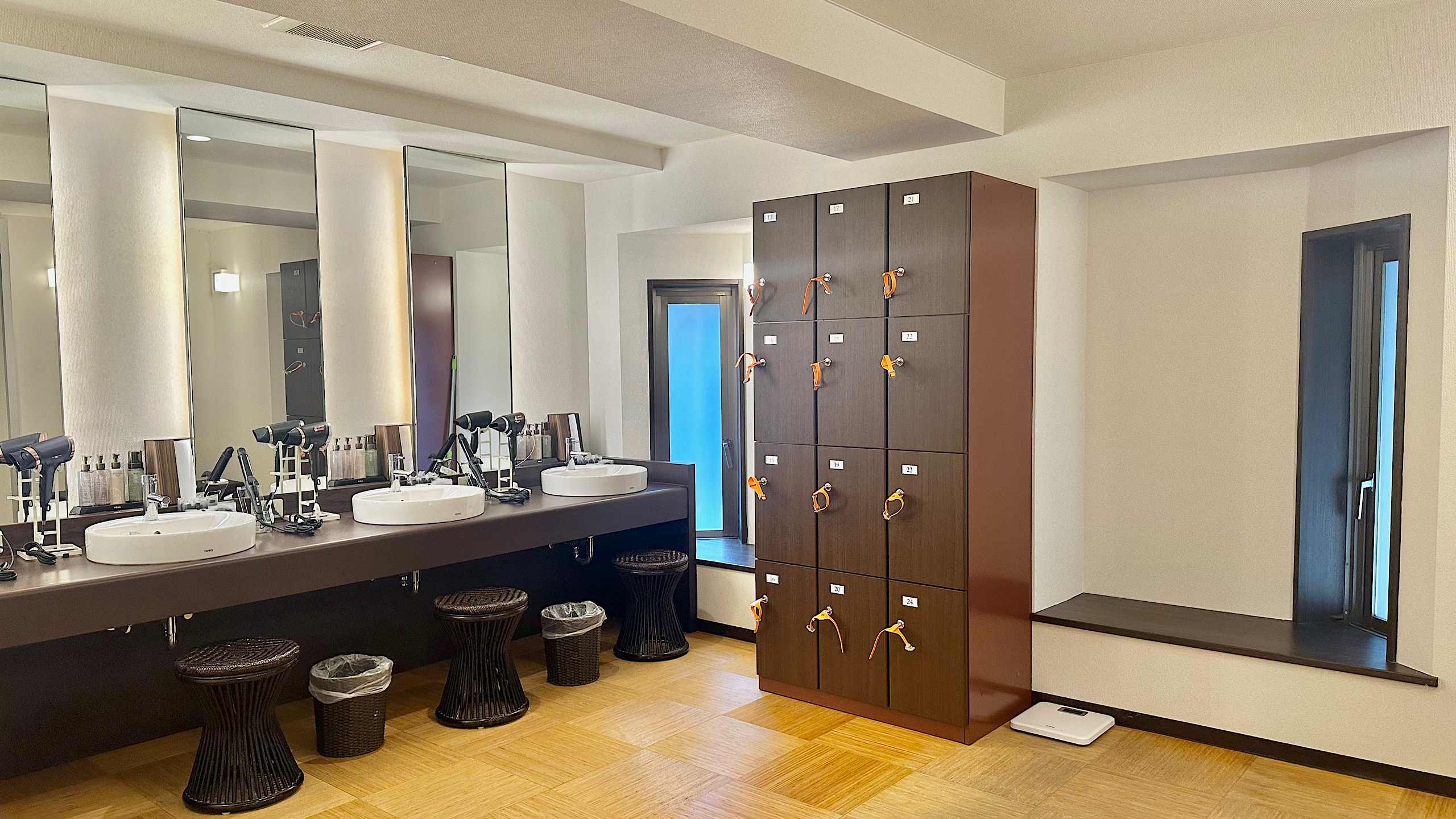 【大浴殿】女性大浴殿　脱衣所