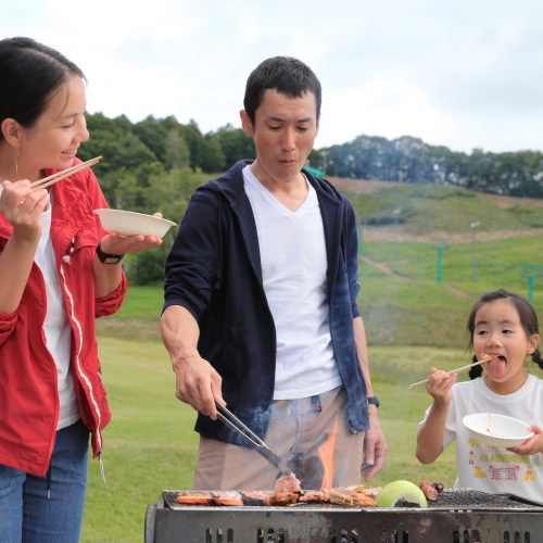 【手ぶらキャンプ＆屋根付き会場でBBQ】テントレンタル＆夕食は地元の肉屋さん特製BBQ（1泊2食付）
