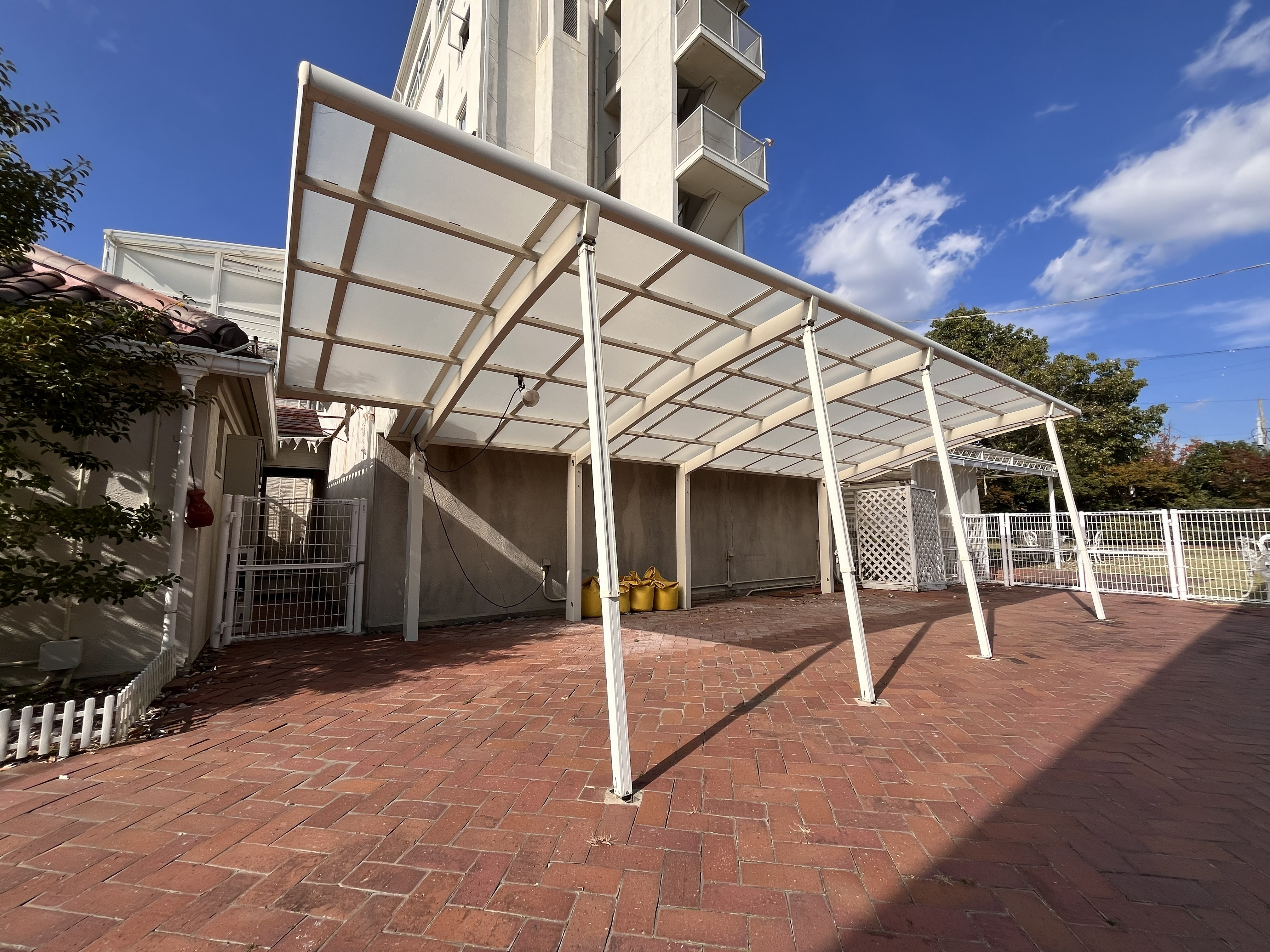 バイク駐輪場（屋根付き）