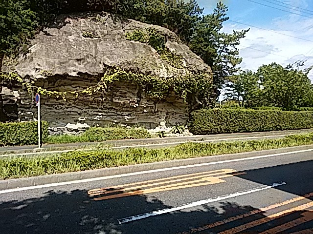 ホテル横の鬼橋岩（ききょうがん）