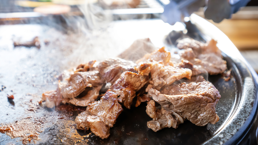 【テラスでBBQ】シェフ厳選のお肉4種のボリュームセット。ワンコとわいわい星空の下で。