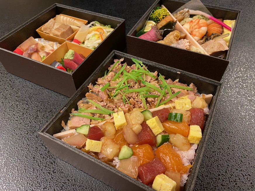 【お部屋で安心／夕食プラン】　八千代寿司　特製会席三段弁当／夕・朝食付