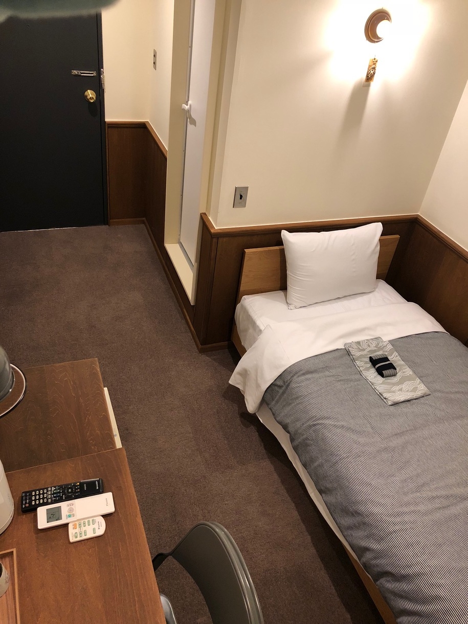 ●素泊まり●アクセスが良いからビジネス・観光に便利●禁煙室●周辺には２００軒以上の飲食店♪