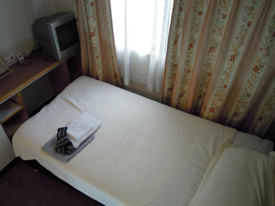 Western-style room with bath and toilet