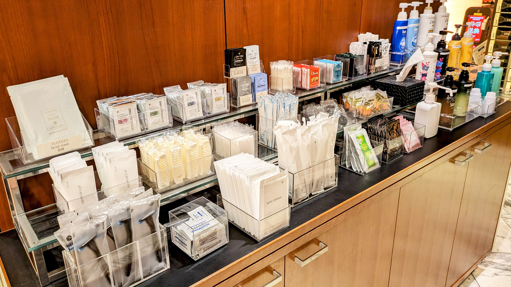 アメニティ&シャンプーバー　ご宿泊者様はいつでも無料で自由にご利用頂いただけます。