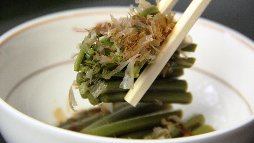 ★【夕食一例】ワラビのおひたし　しょうが風味