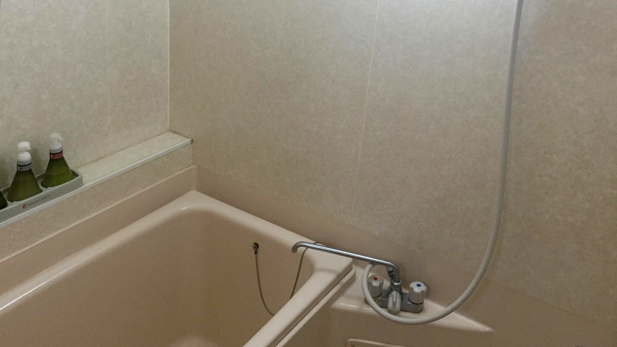 ■絶景露天風呂付き和室｜室内にもお風呂にはシャワーも完備されている