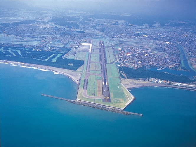 宮崎ブーゲンビリア空港【写真提供：宮崎県観光協会】