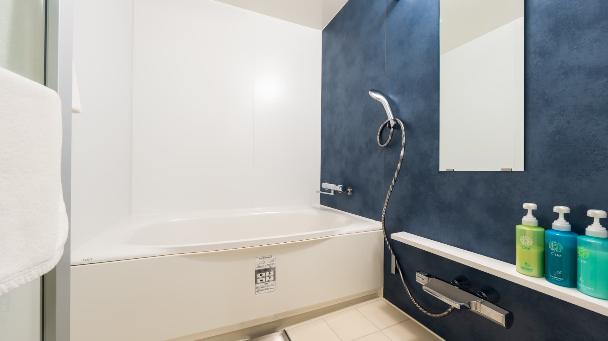 セミスイートＢ(35㎡） 最上階丸窓・海側シティービュー『