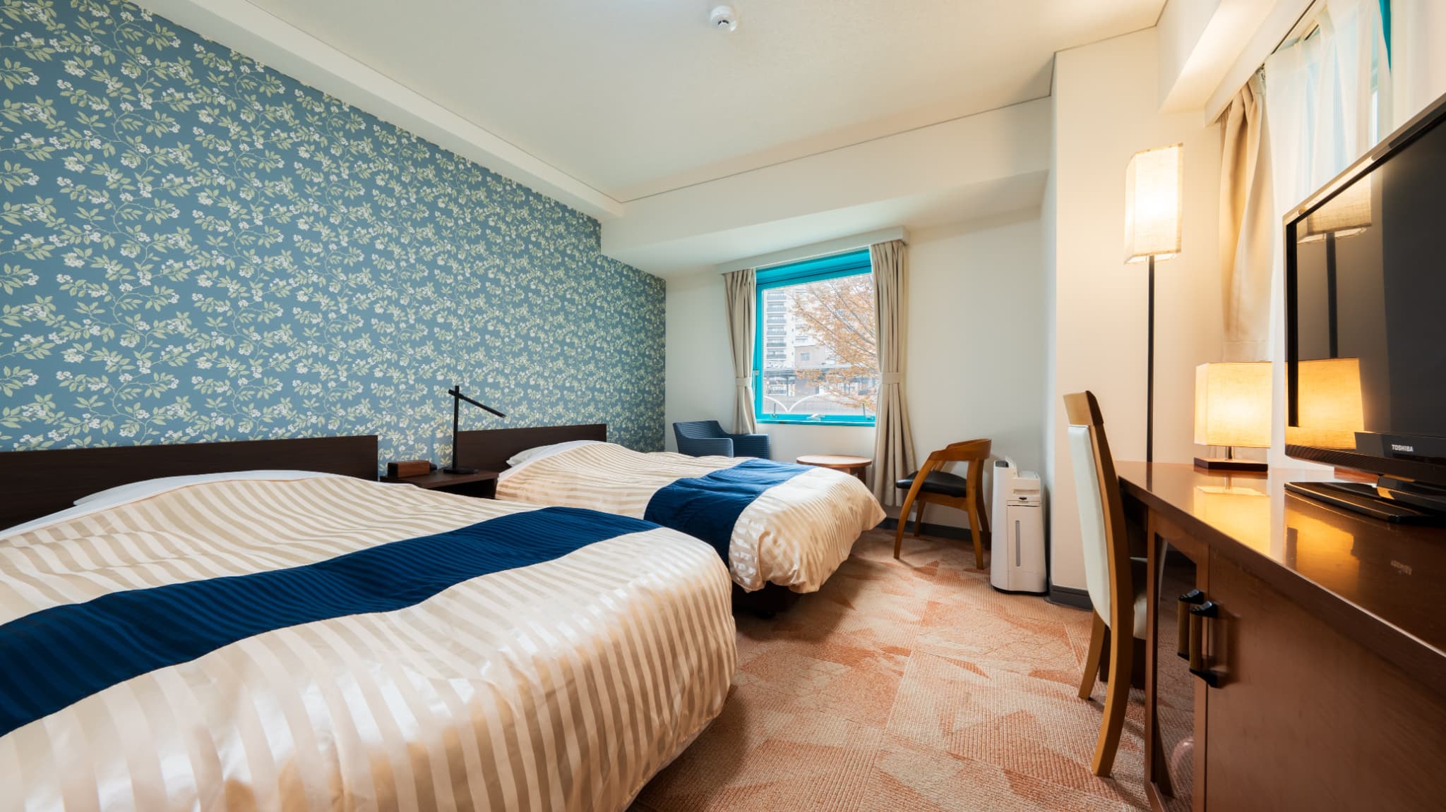 セミスイートＢ(35㎡） 最上階丸窓・海側シティービュー