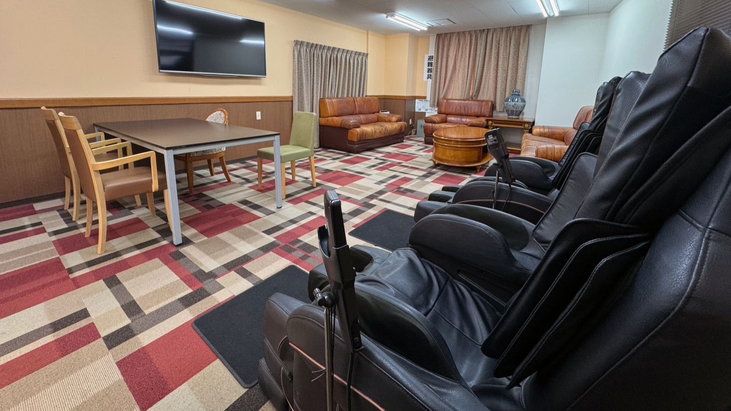 漫画を読みながらリラクゼーションコーナーでゆっくり