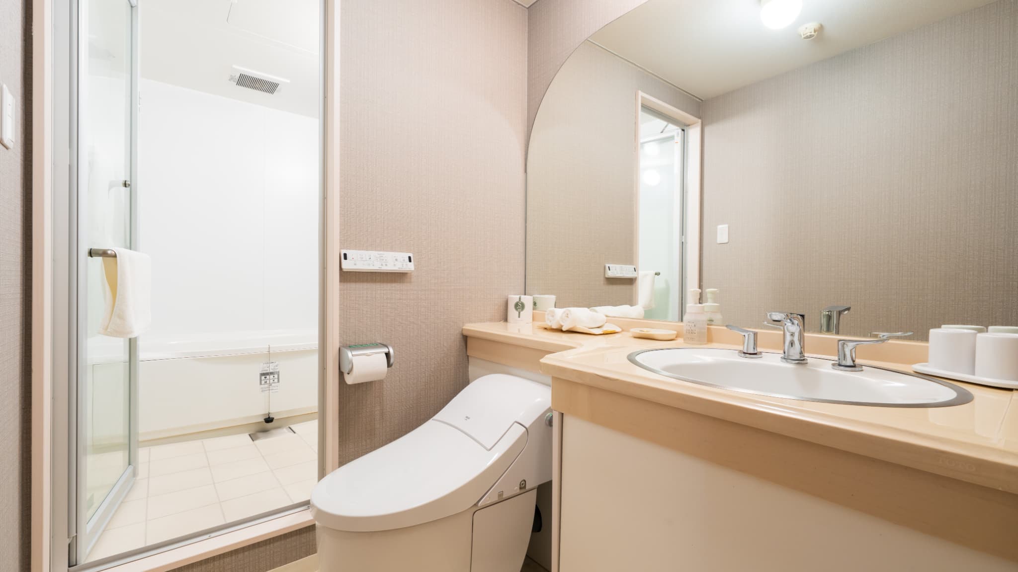 セミスイートＢ(35㎡） 最上階丸窓・海側シティービュー『