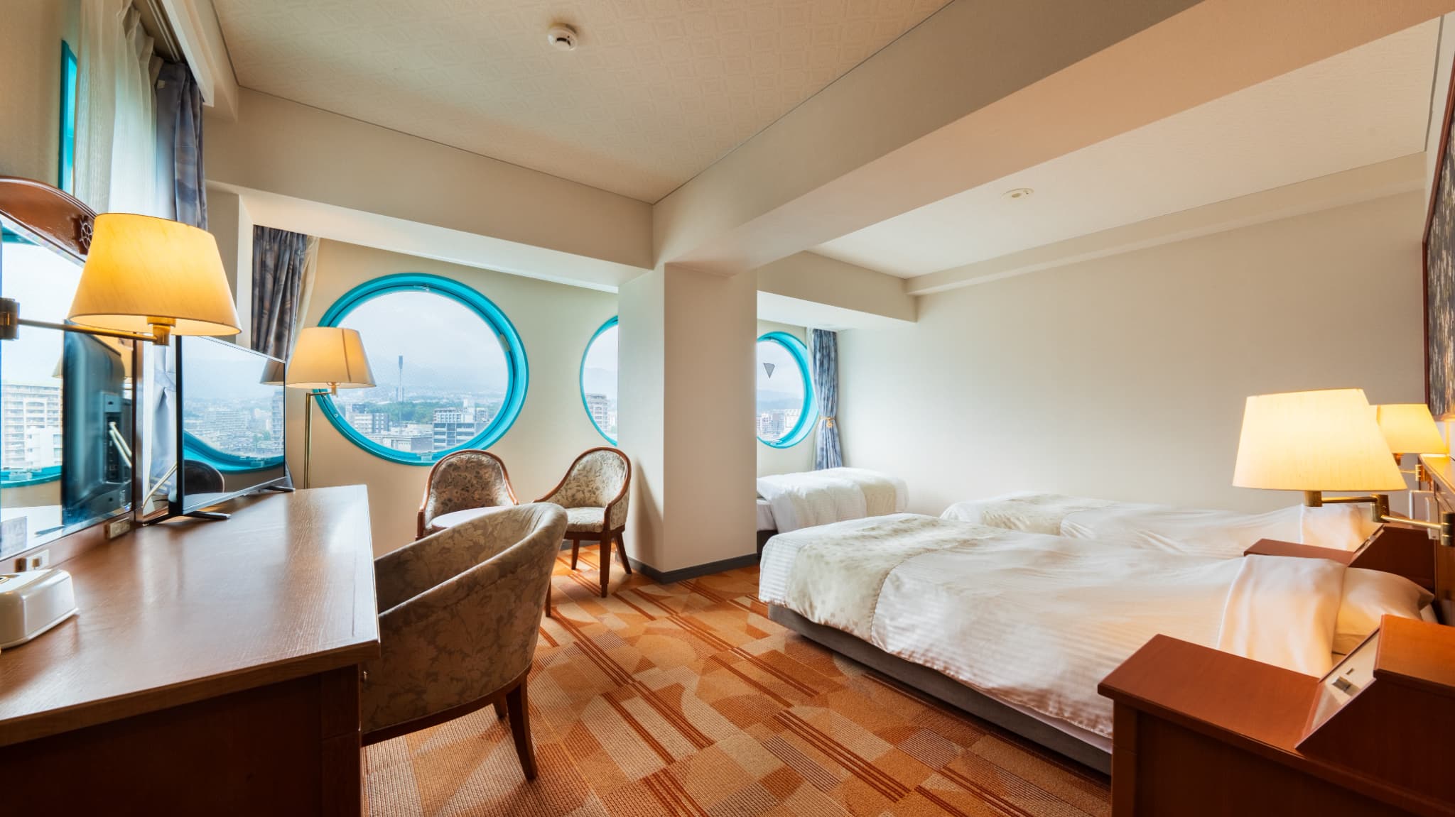 セミスイートＢ(35㎡） 最上階丸窓・海側シティービュー『