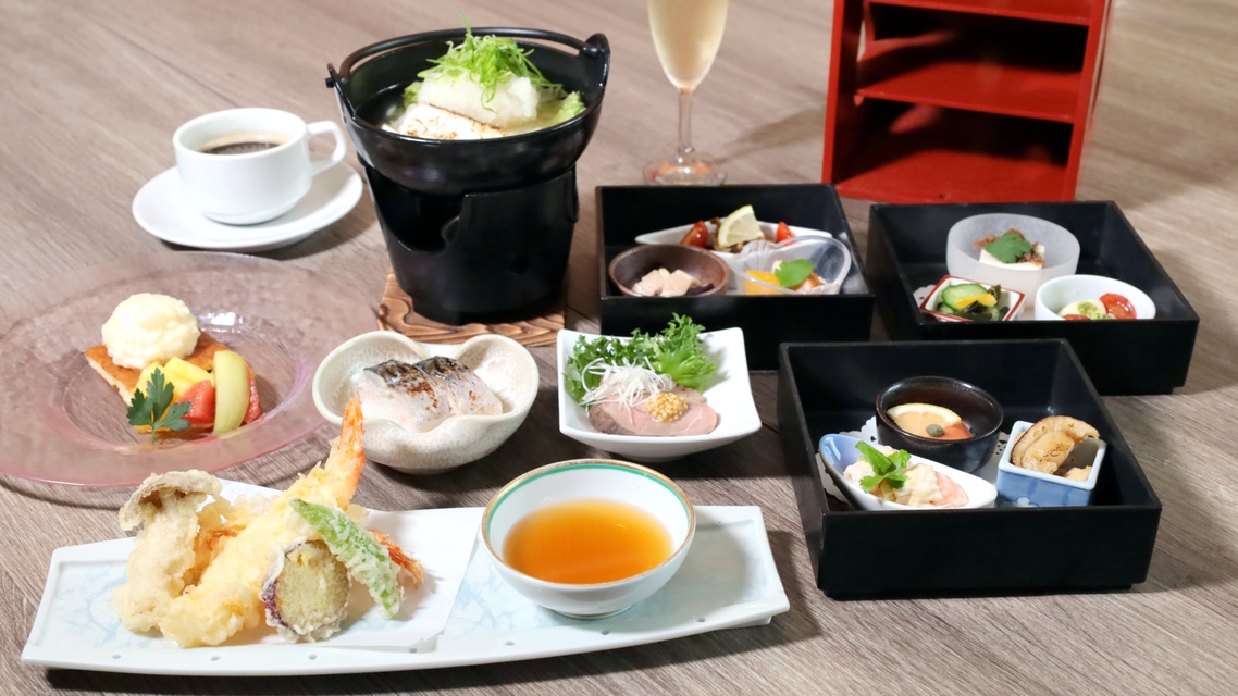 【2食付】室数限定☆三段重箱の前菜付彩り和洋御膳