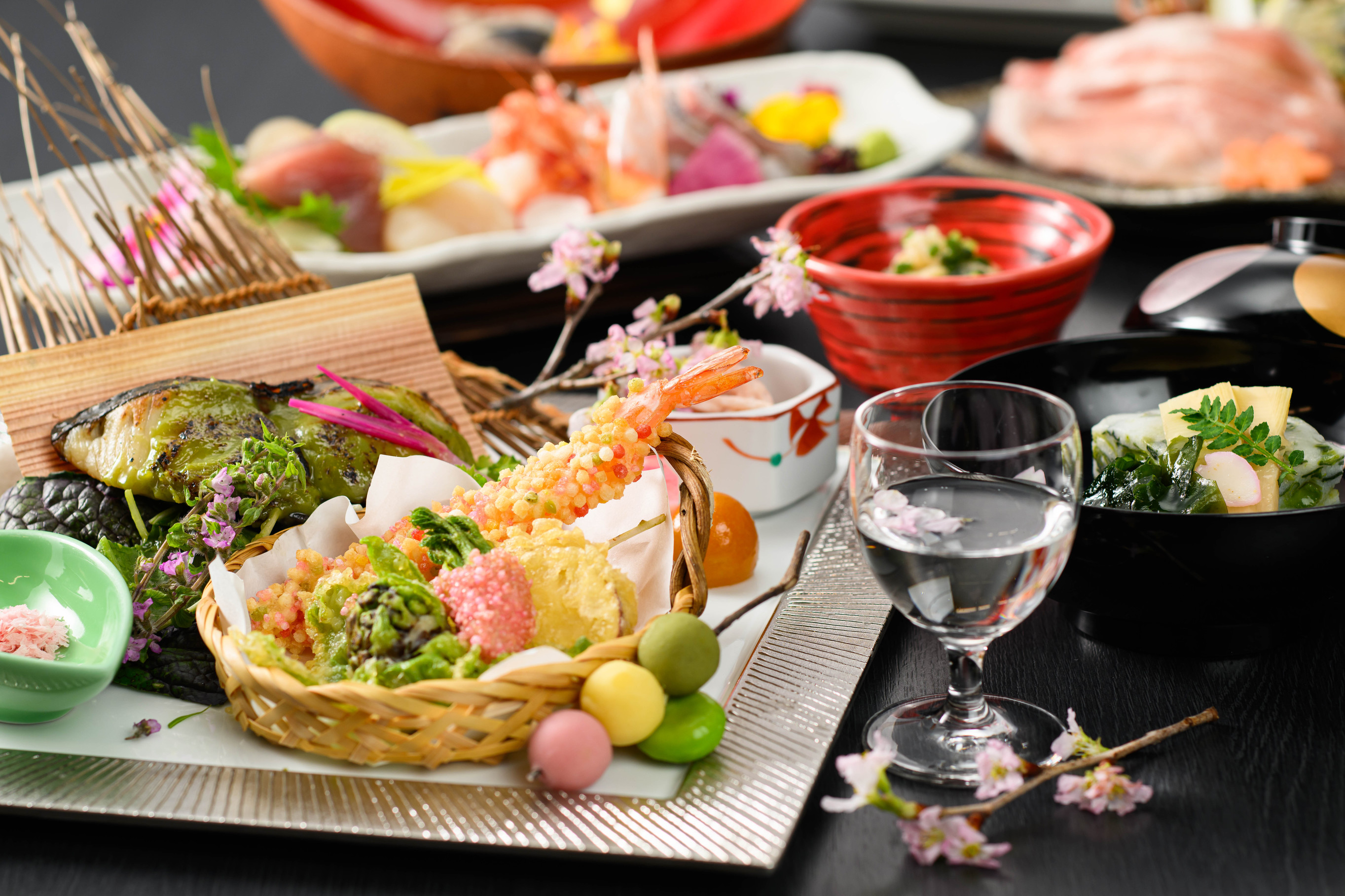 ≪厳選の奈良食材を花の彩り豊かに楽しむ大人時間≫季節の花会席（夕・朝食付）