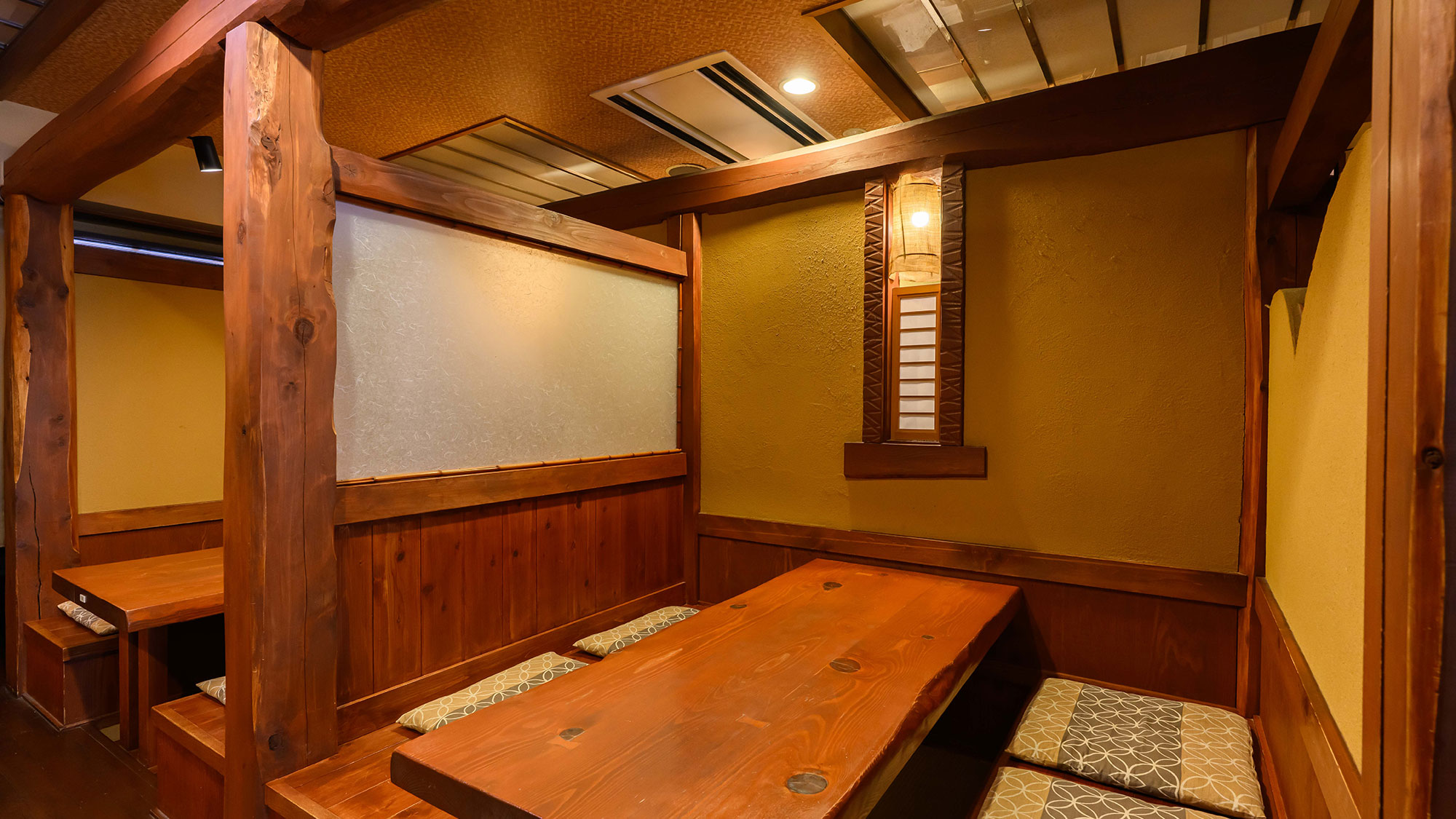 【日本料理　かがりや】客席：半個室