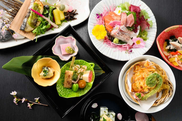 奈良の旬菜を取り入れた日本料理で寛ぎの夕食時間をお過ごしください。