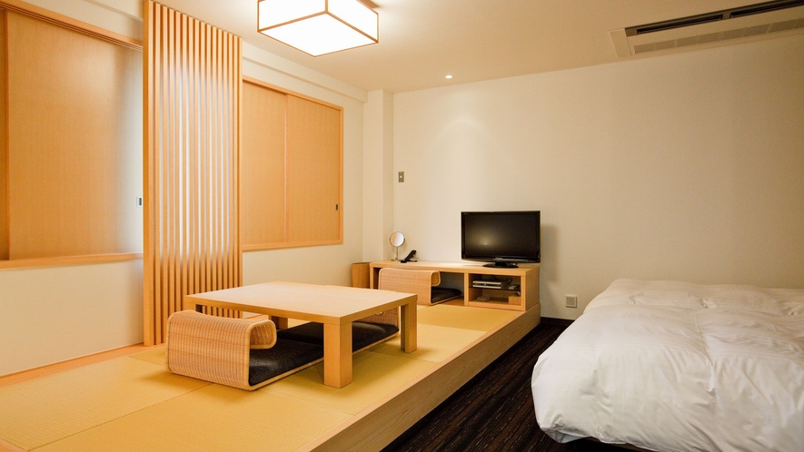 【和洋室】畳とベッドの両方が楽しめる、贅沢なお部屋。