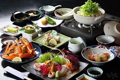 伊豆の海鮮得々プラン，夕朝食個室（静岡県産地魚盛り金目の姿煮付アワビ踊り焼き伊勢海老鬼がら焼き、他）