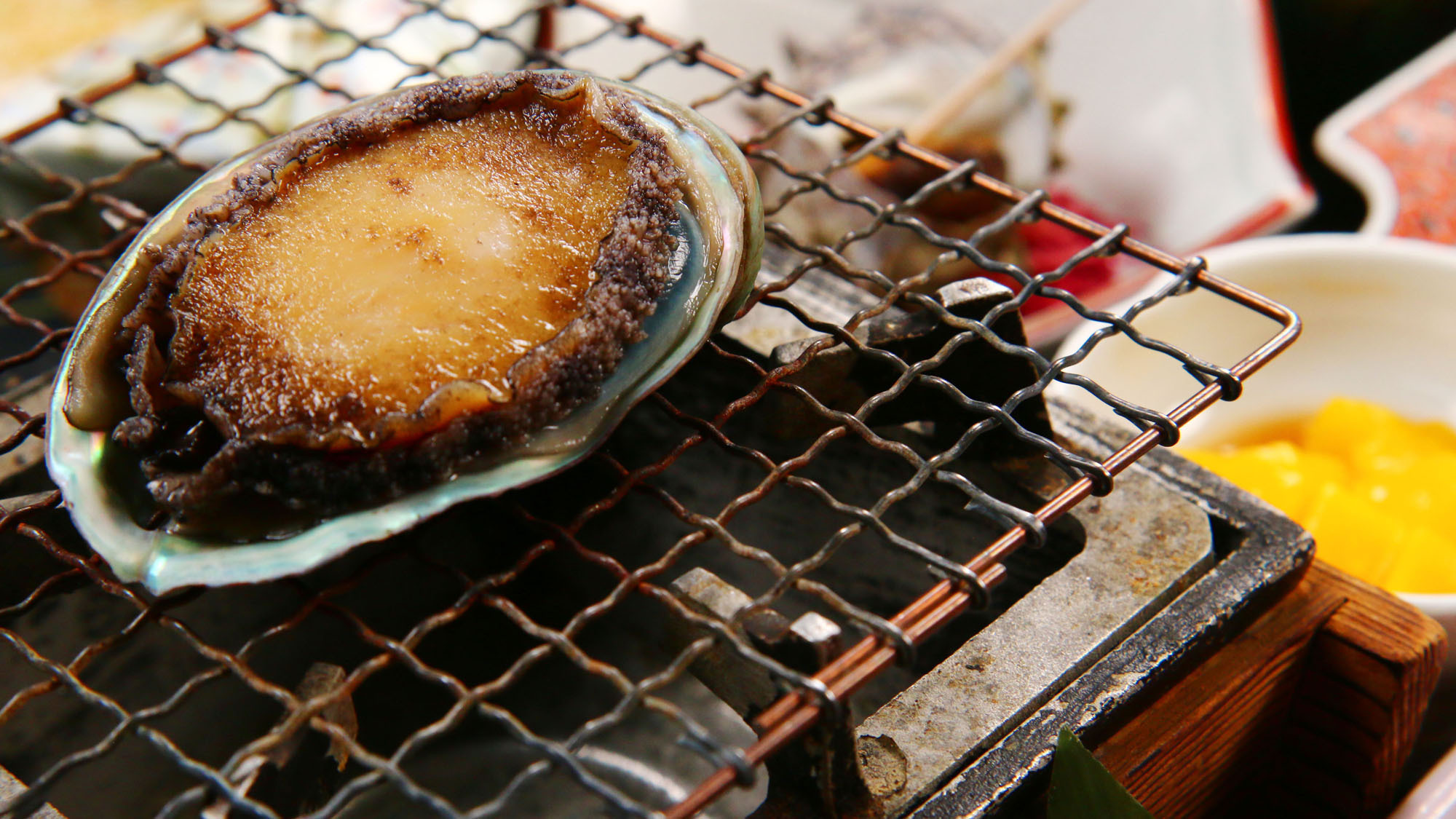 【好評】網の上で活きアワビの踊り焼き！アワビ好きはこれを選ぶ♪-2食付-