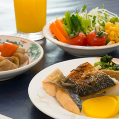 【朝食】約30種類の和洋朝食バイキングをご用意致します。