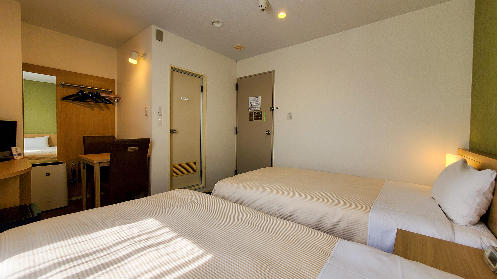 #ツイン　旅を振り返ったり次の日の計画を立てたり。心地よい空間が思い出作りをサポートします。