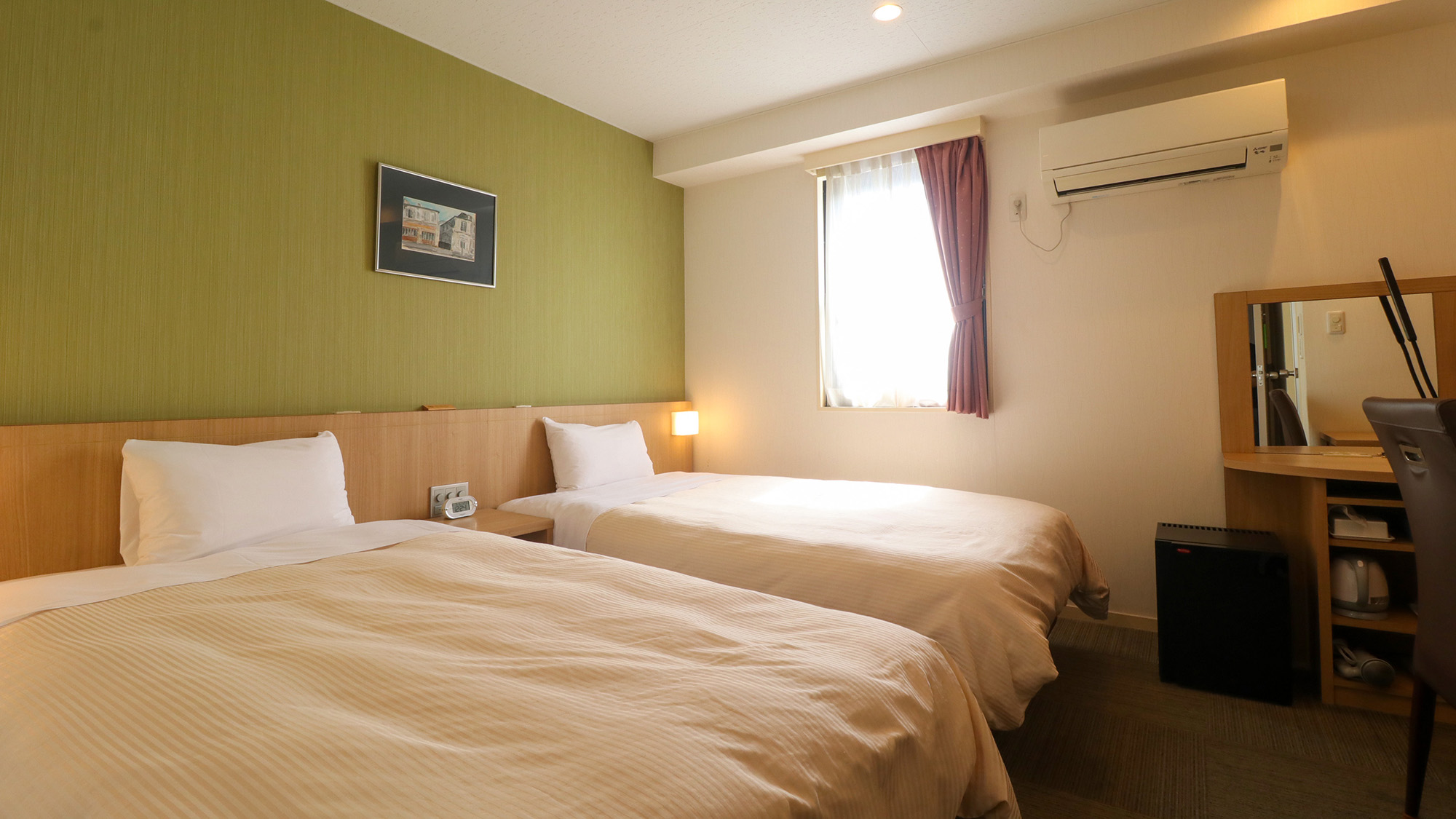 #ツイン　ゆとりある空間で、お2人でのご旅行に最適な広々としたツインルーム。