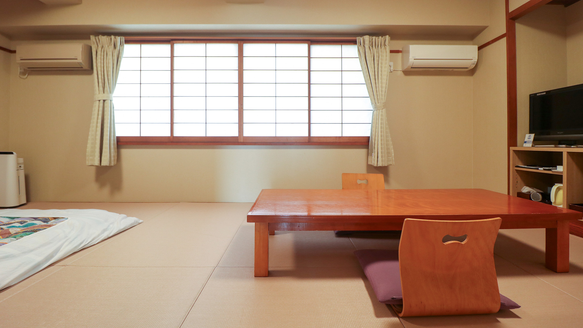 #14畳和室　布団を敷き詰めて、みんなで語り合う楽しい時間をお過ごしください。