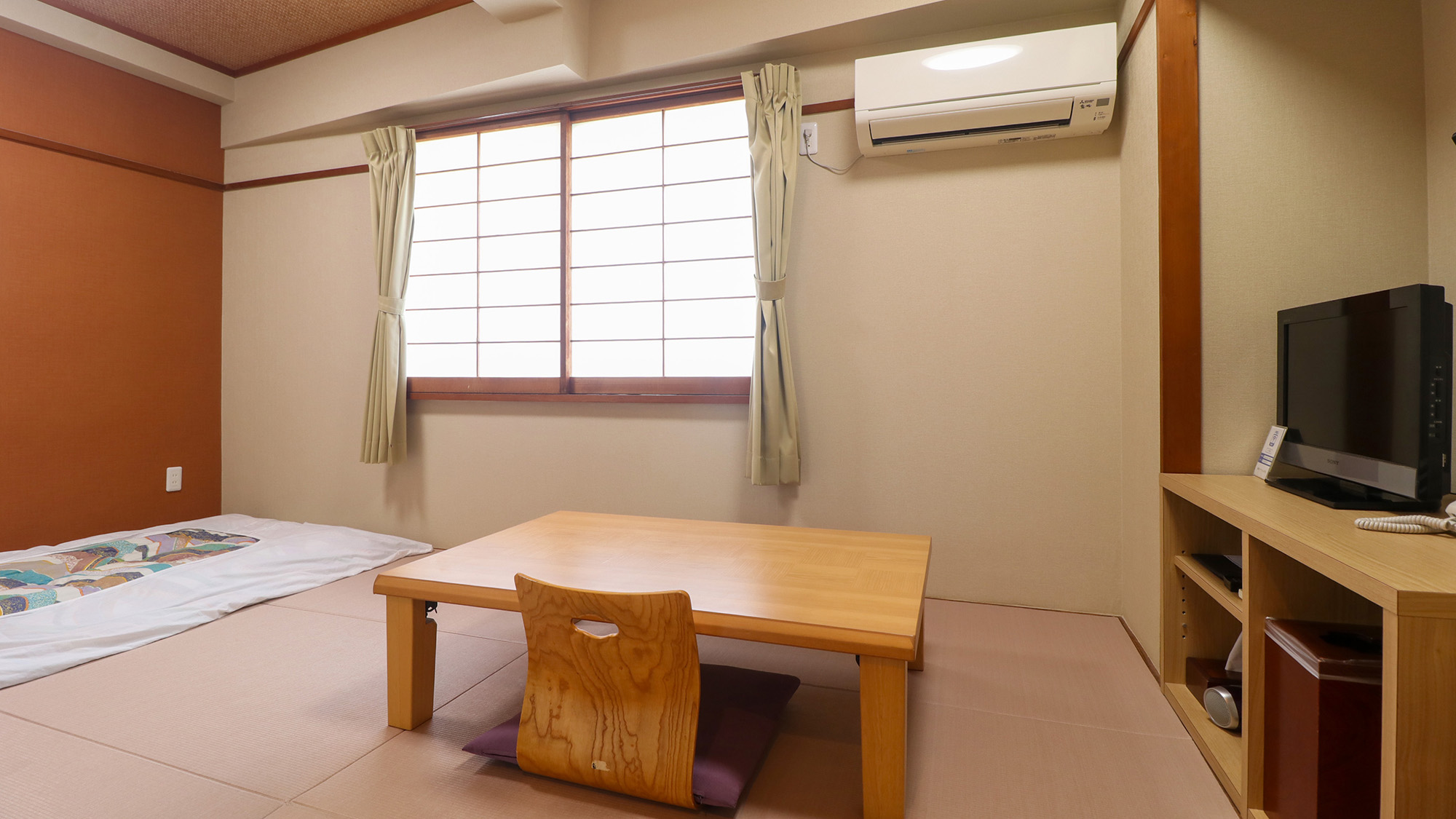 #和室　デスクワークで疲れた体をリフレッシュ。心安らぐ静かな空間で明日の活力をチャージしてください。