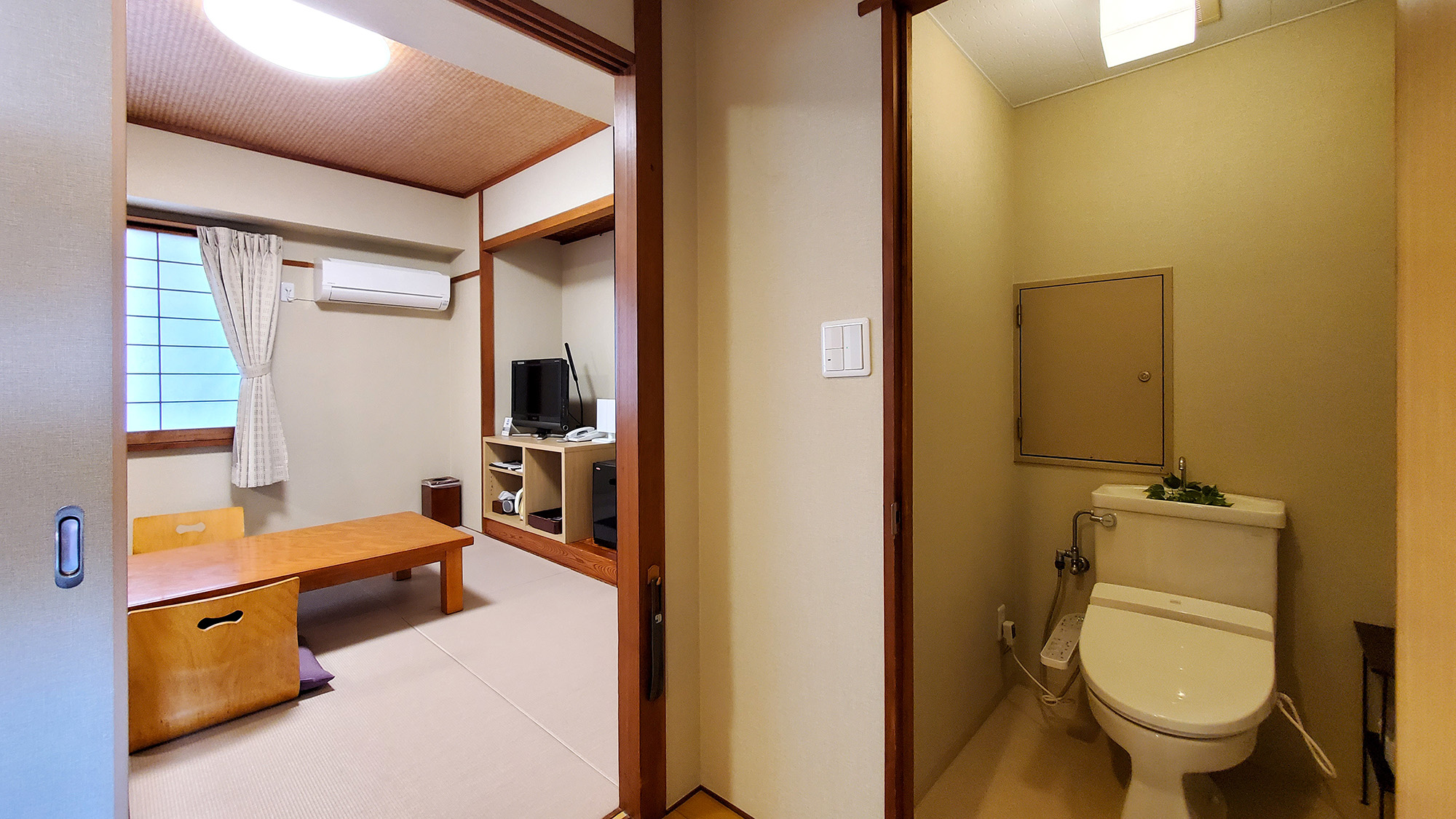 #14畳和室　バス・トイレ別のお部屋となっております。