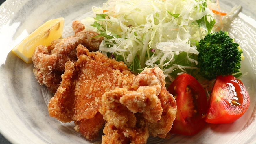 【お食事】 夕食 大皿：鶏の唐揚げ