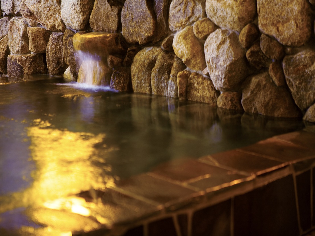 湯元源泉の天然温泉でごゆっくりとお寛ぎ下さい