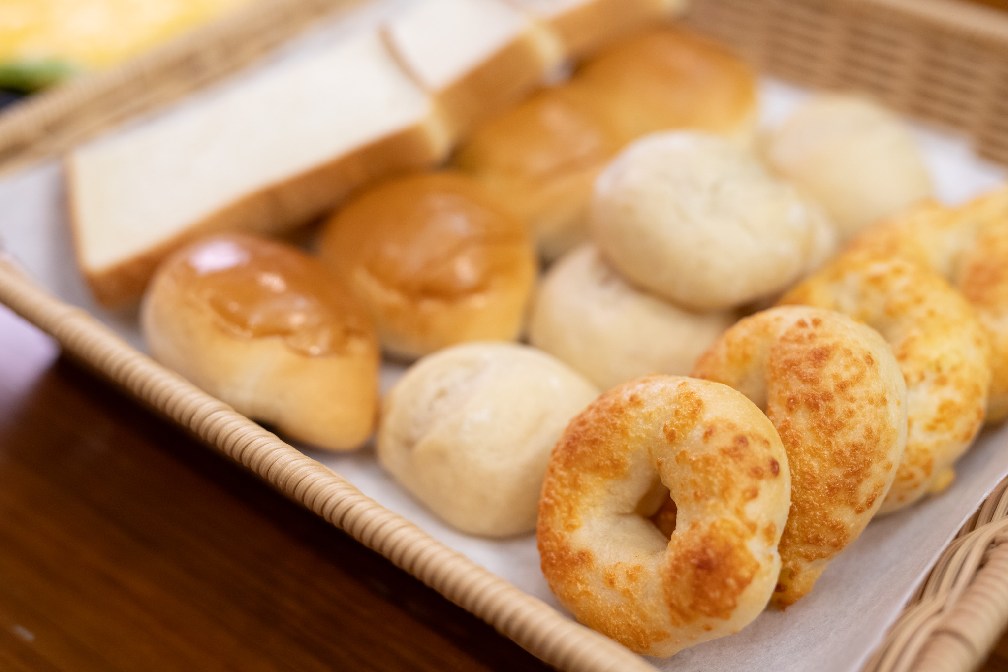無料朝食一例（パン）