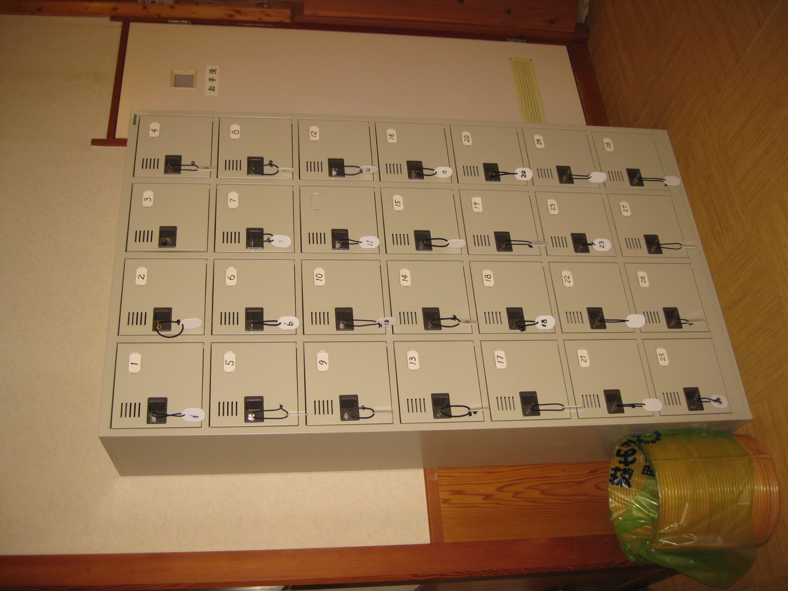 脱衣所ロッカー（貴重品はフロントでお預かりいたします）
