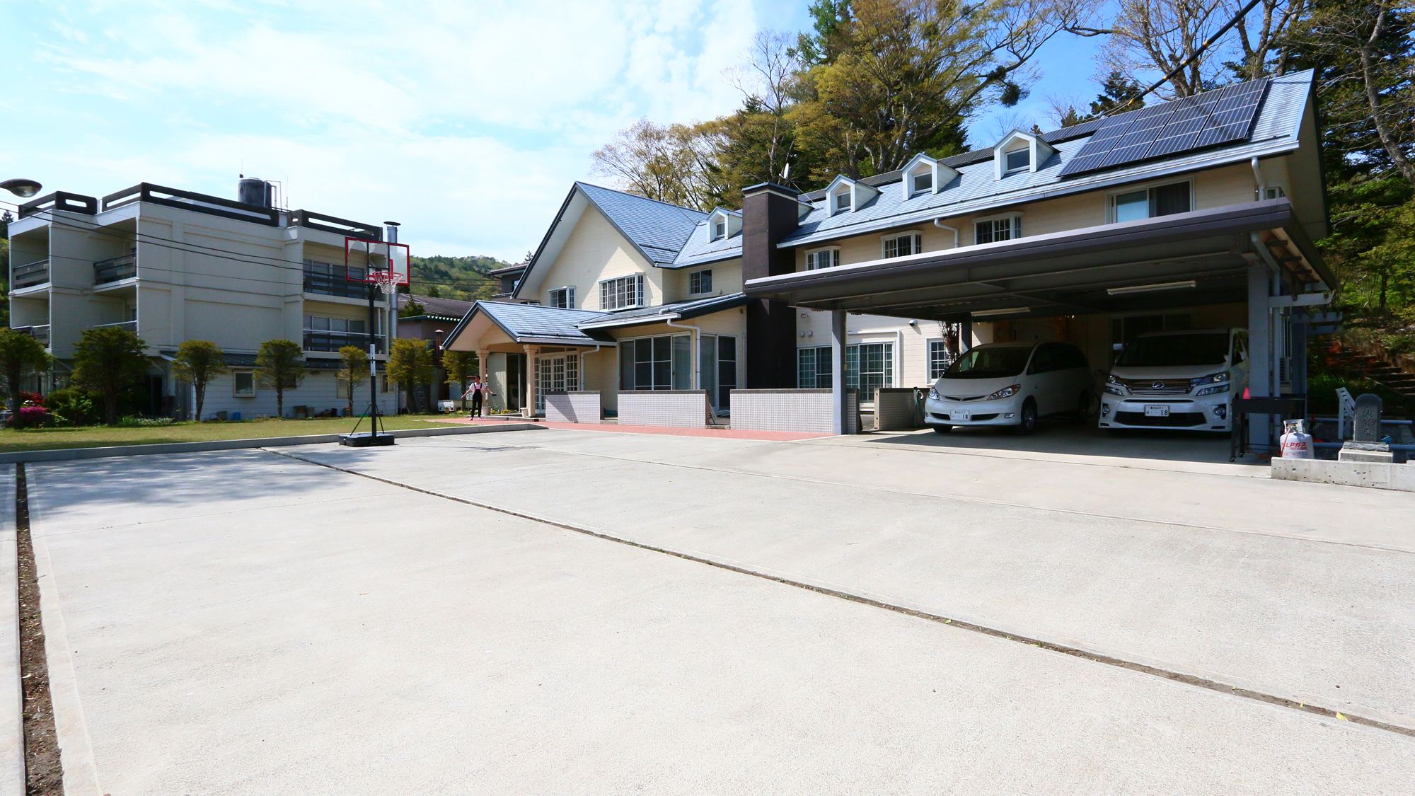 広々とした駐車スペースがあります