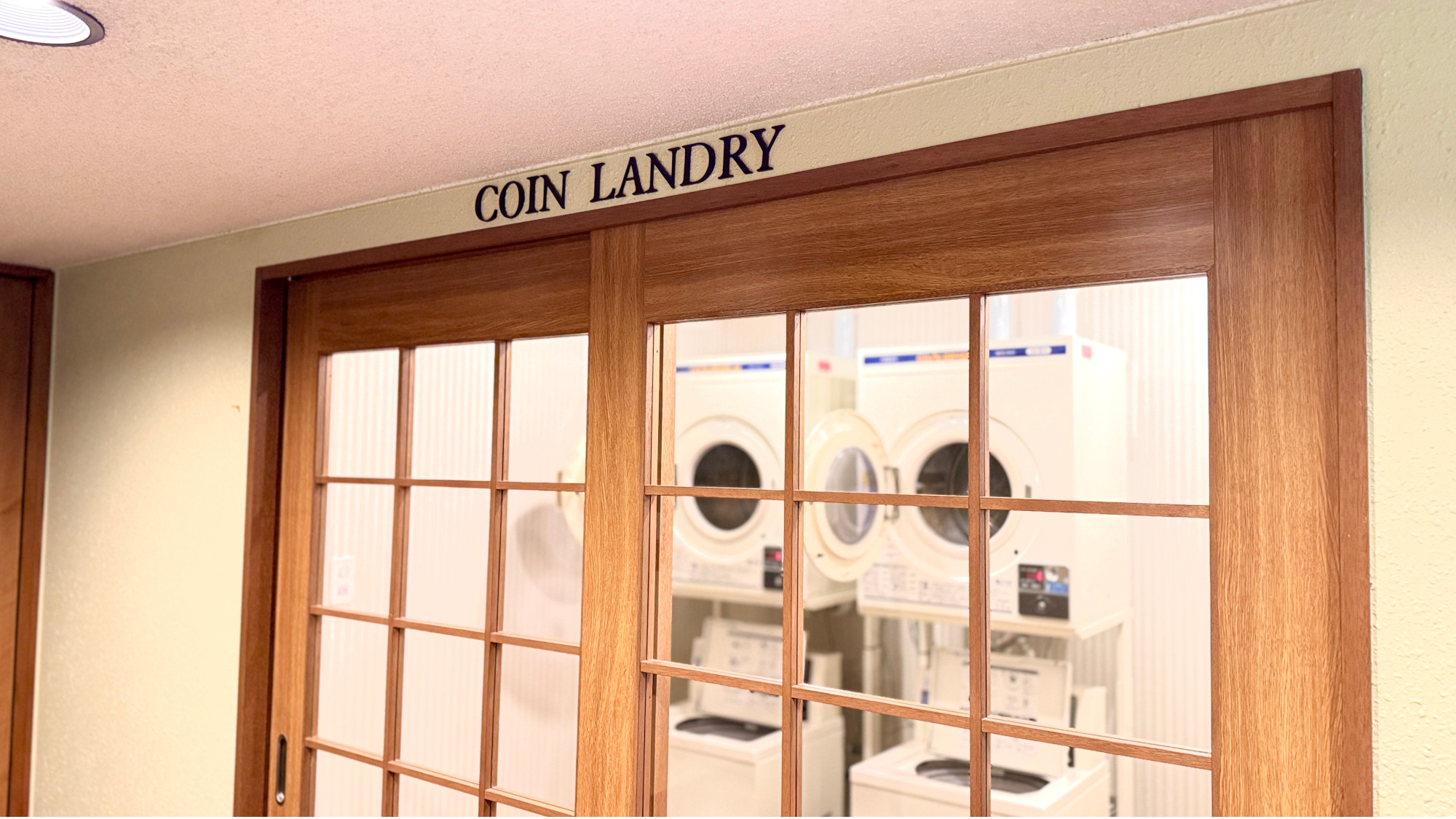 コインランドリー入口