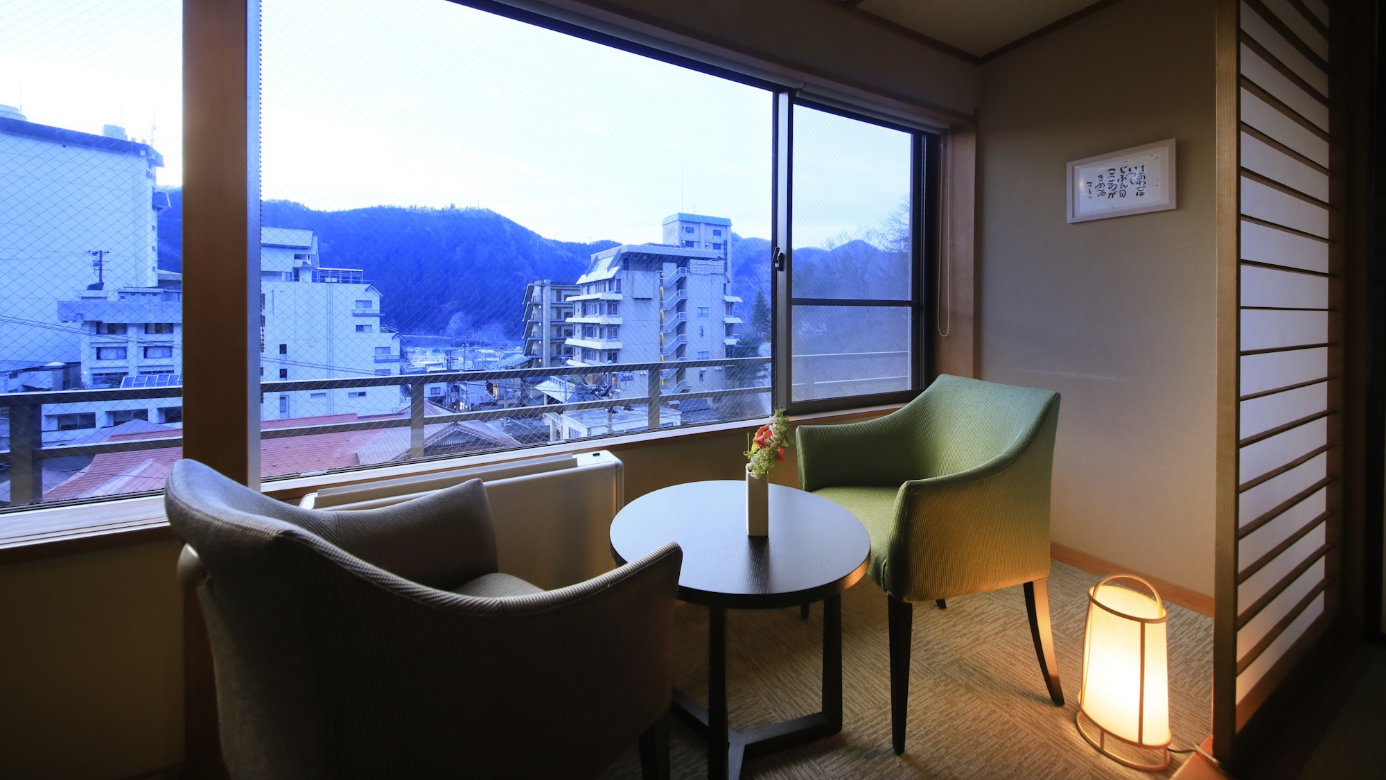 【和室15畳】鳴子温泉の中心街を眺望