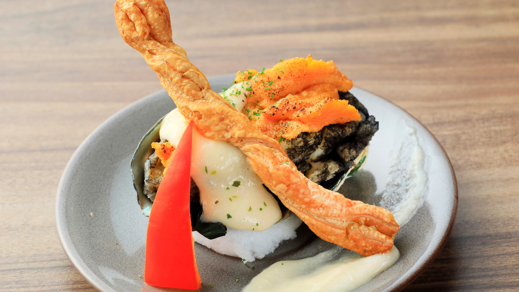 【極会席】焼き鮑にウニを乗せた一品