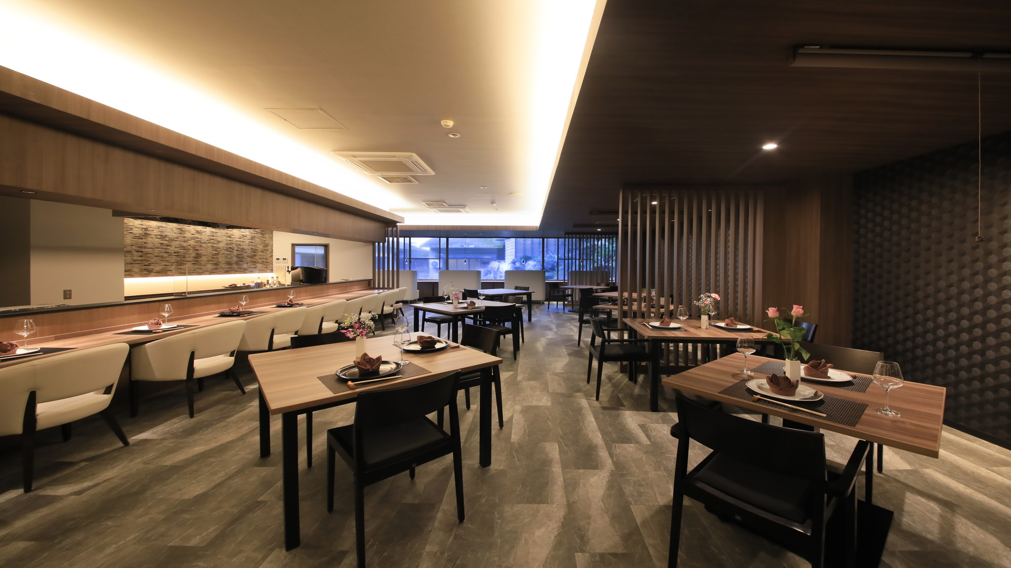 【レストラン】シックで落ち着いた雰囲気