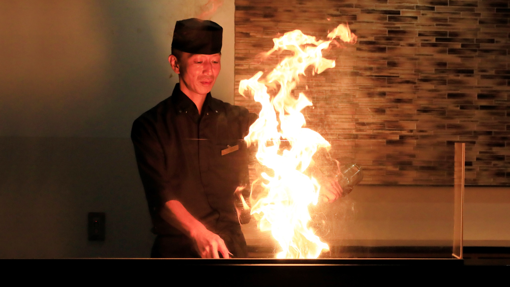 【夕食】メインのステーキはライブキッチンで焼き上げます