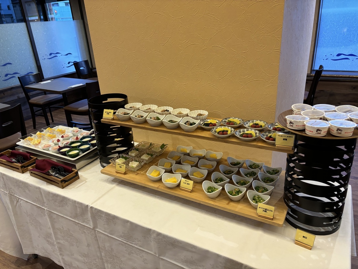 【日曜がお得・朝食無料】大好評の『やまなし小鉢ビュッフェ』朝食付プラン♪