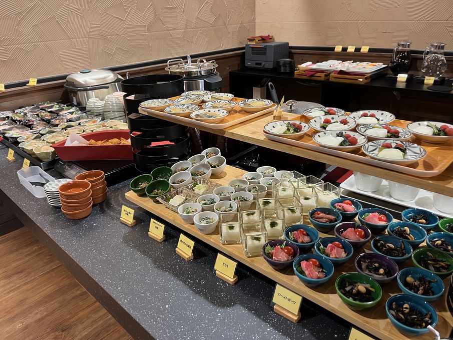 【日曜がお得・朝食無料】大好評の『やまなし小鉢ビュッフェ』朝食付プラン♪