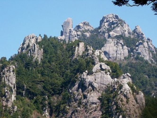 『瑞牆（みずがき）山』日本百名山の一つです。