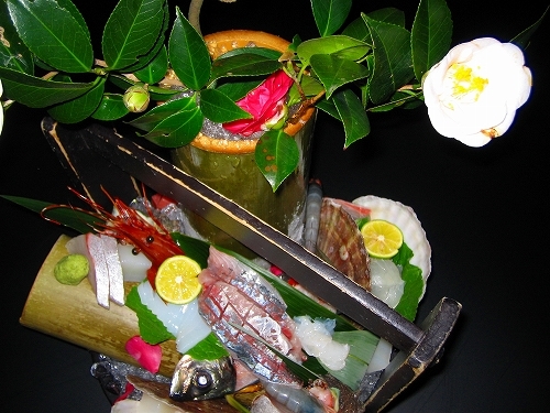 当館の1番人気！7・8月の「地魚いっぱいお造り盛合せと季節の懐石」♪鮮魚を堪能！