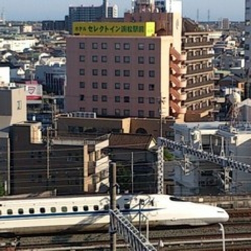 名古屋方面向き新幹線とホテル